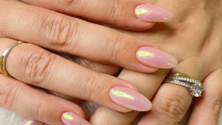 ESMALTADO SEMIPERMANENTE + EXFOLIACIÓN DE MANOS