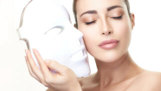 Limpieza facial con máscara de Led