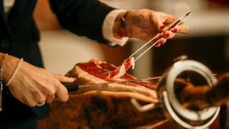 VEN A “TAPEITO” Y DISFRUTA DE MENÚ CON BEBIDAS, SHOW
